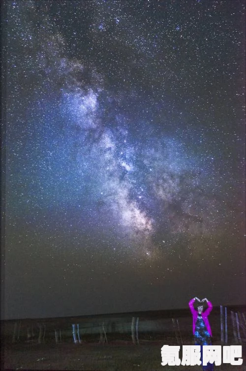 星海之外，夏萧因的神秘俯首与星海侧影探索