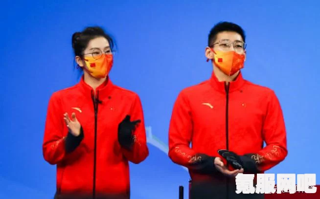 中国冰壶首战告捷，团队精神与拼搏精神的胜利展现