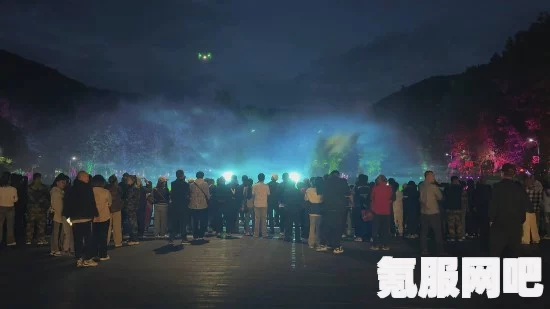 世界之外柏源光坠星海，梦幻般的科技与自然的交融体验