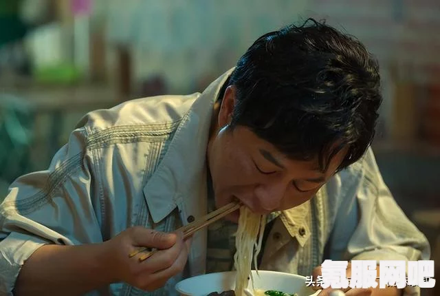 狂飙中的猪脚面，张颂文的独特创意与演绎之路