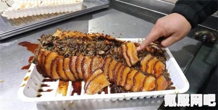 梅菜扣肉落水事件的背后，梗的来源与真相揭秘