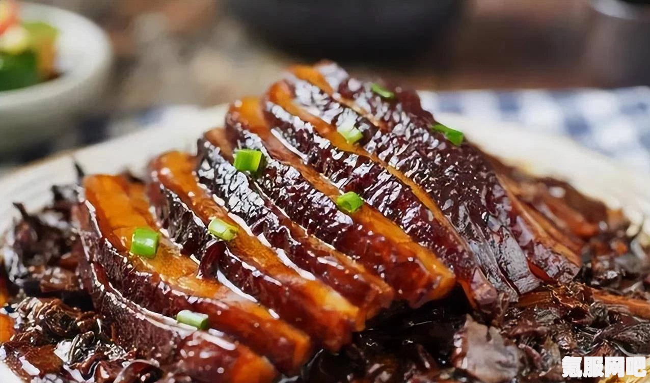 梅菜扣肉落水事件的背后，梗的来源与真相揭秘